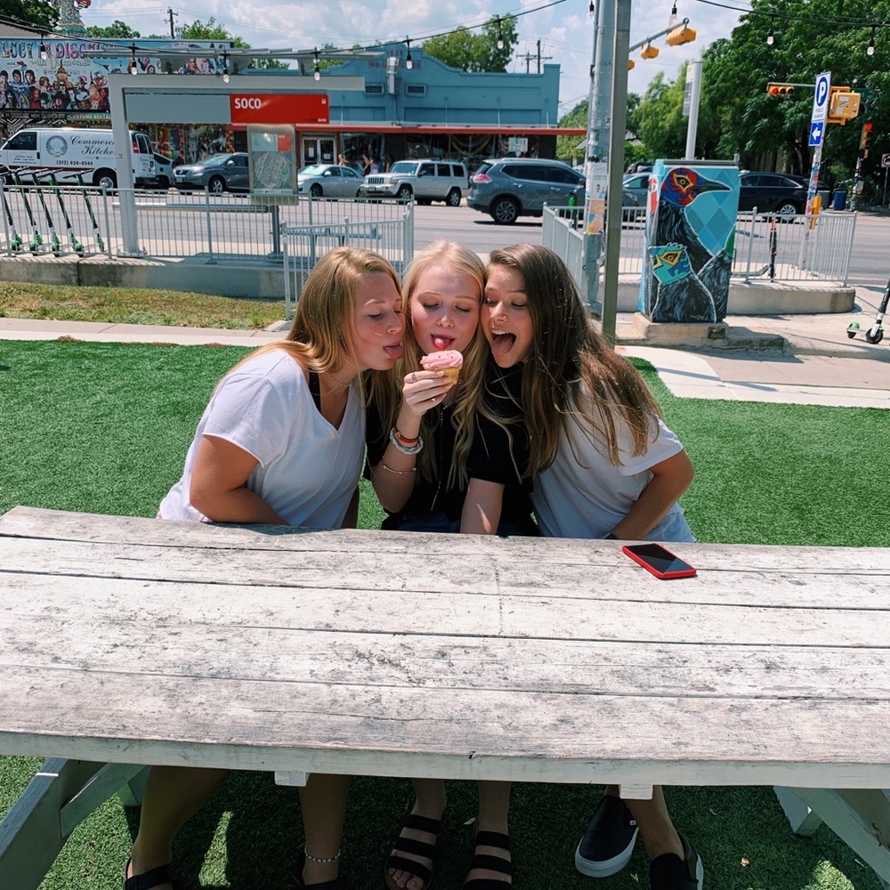 Meet your Posher, Avery